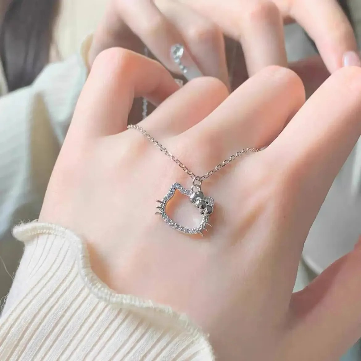 قلادة هيلو كيتي 🎀✨