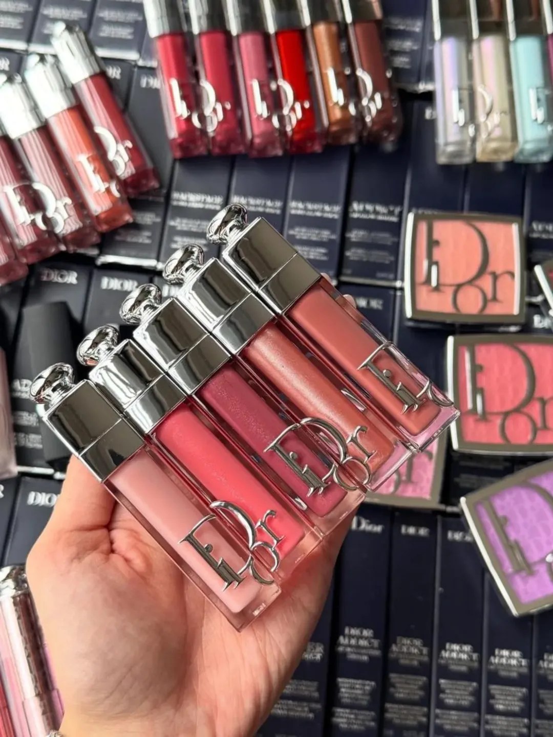 كلوسات بديل ديور💗✨
Dior Addict Lip Maximizer